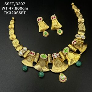 Necklace | Silver | Green Stones | Modern look