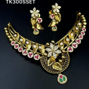 Necklace | Silver | Flower Design | Vintage look